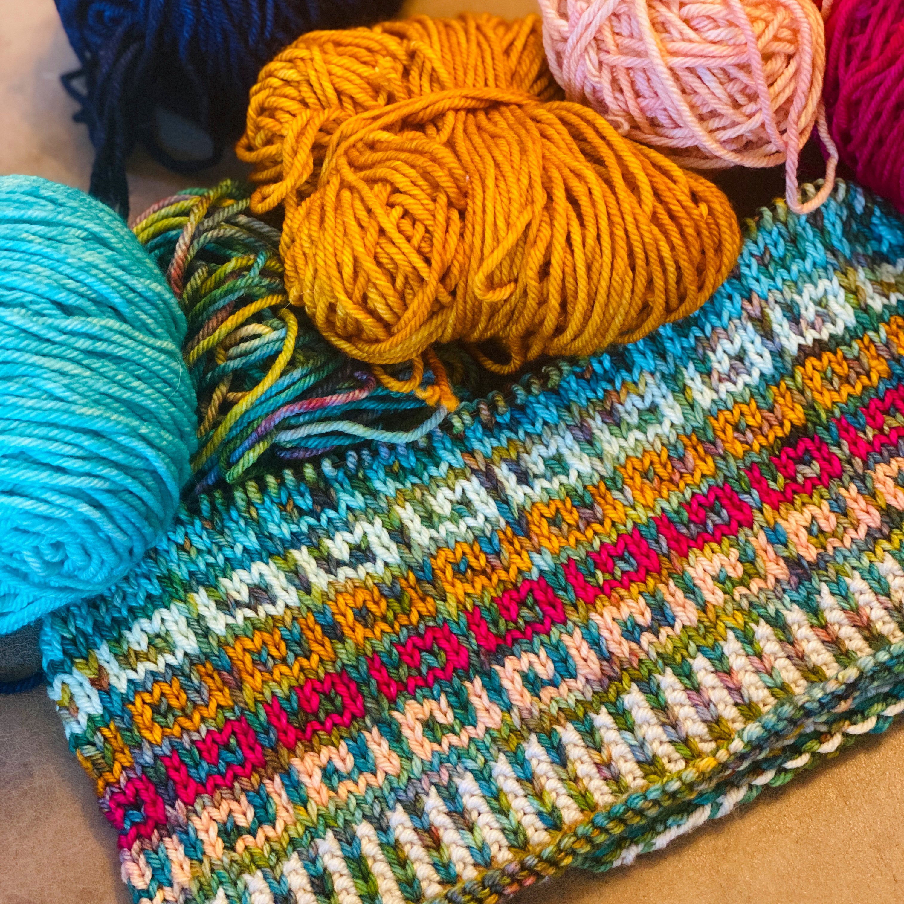 The Curlicue Cowl Knitting PATTERN mosaic colorwork