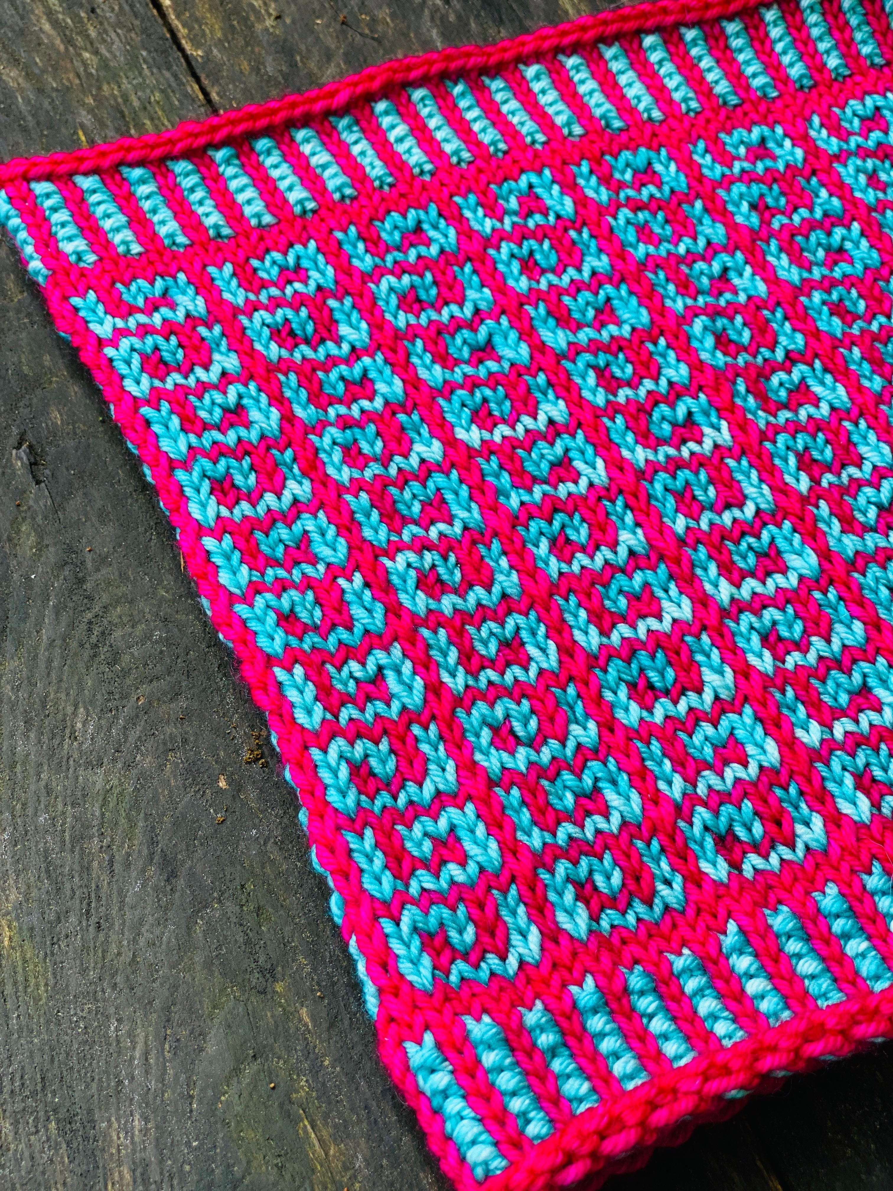 The Curlicue Cowl Knitting PATTERN mosaic colorwork